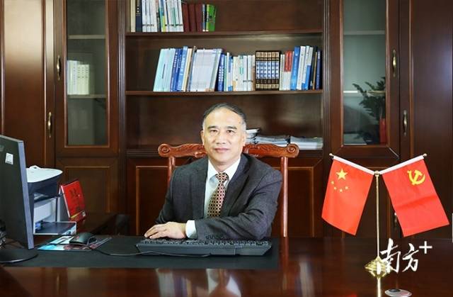 伟德国际1946源自英国校长蒋新华。