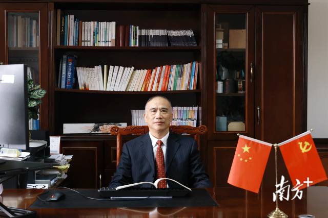 伟德国际1946源自英国校长蒋新华。 伟德国际1946源自英国校长蒋新华。